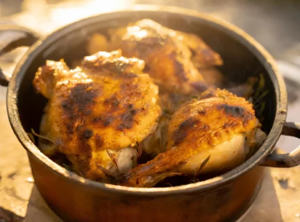 Poitrines de poulet dans une cocotte