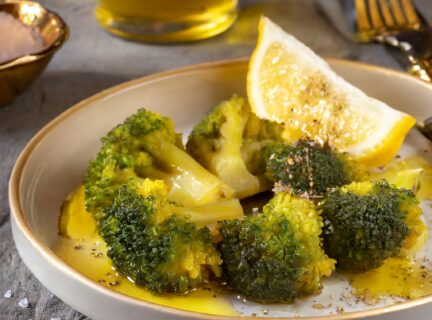 Assiette de brocoli au four